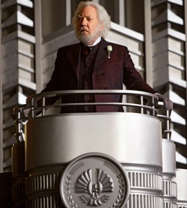 Veteranos como Donald Sutherland en el rol del presidente le dan el toque a una producción que combinó a jóvenes y a actores más experimentados para crear un filme que promete ser épico